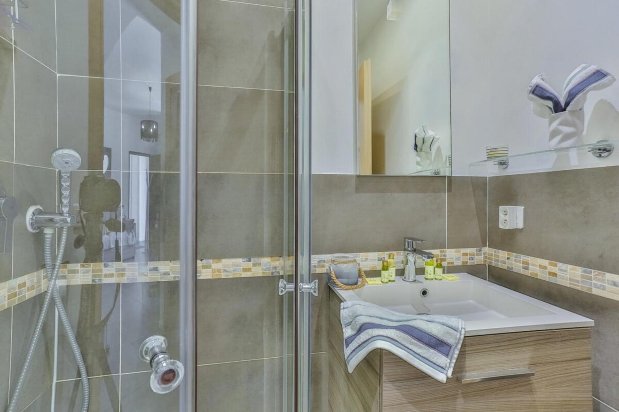France 82 D - 2 Rooms - Terrace - 1 Min To The Sea Nice Bagian luar foto